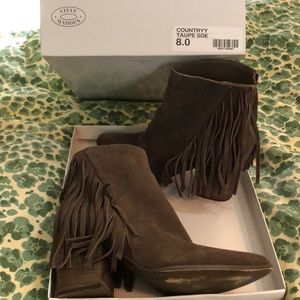 Steve Madden Country Taupe Suede